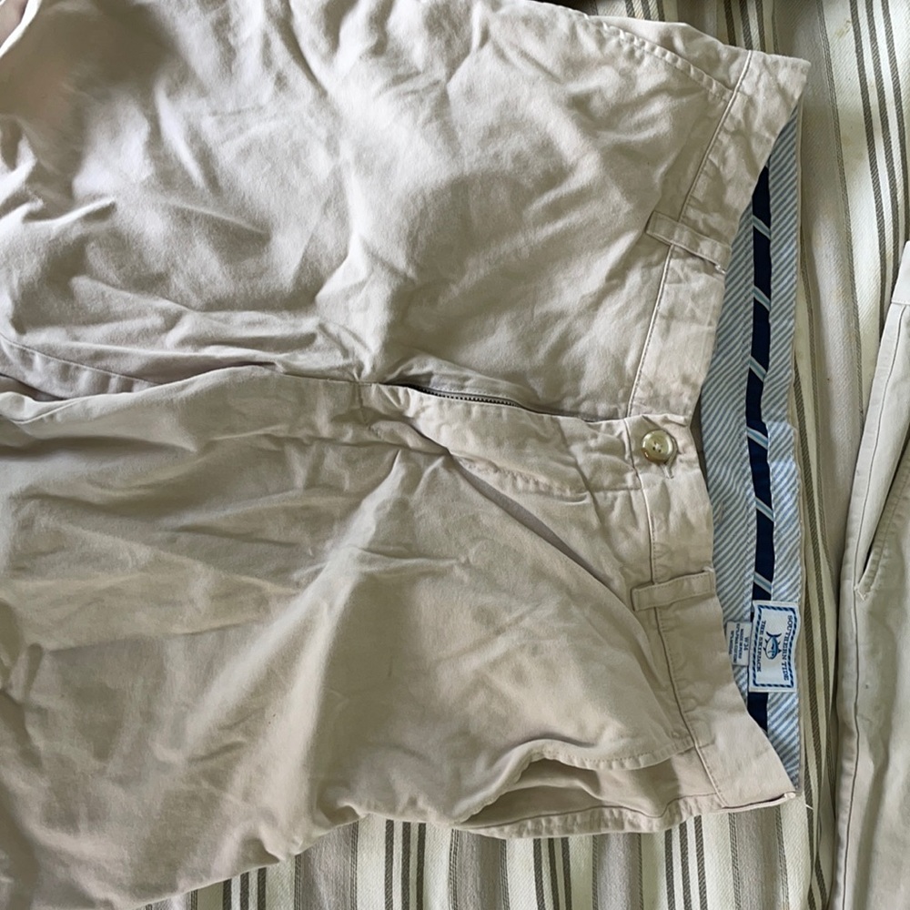 Great condition khaki shorts.